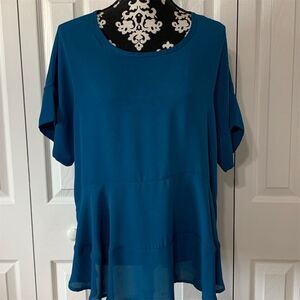 Lila‎ Women's Blue Blouse Size L Asymmetrical Hem Short Sleeve Casual